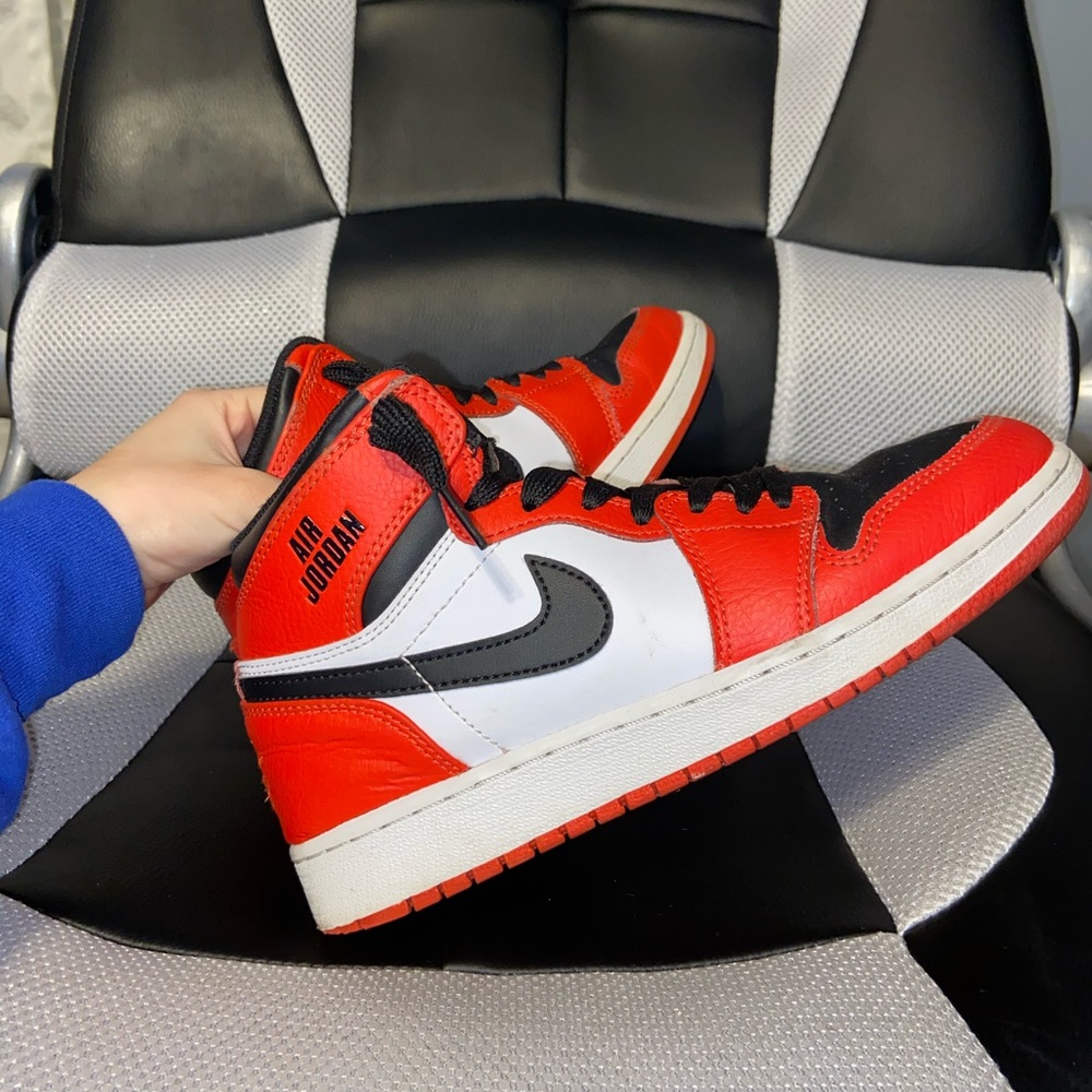 Boys Air Jordan 1 Retro ‘Air Max Orange’